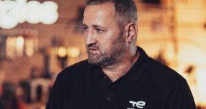 CZARNY KOLOR OLEJU NIE JEST SYGNAŁEM DO NATYCHMIASTOWEJ WYMIANY