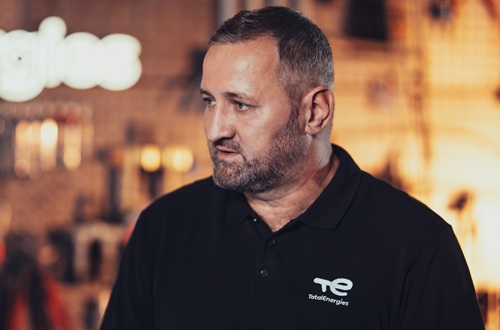 CZARNY KOLOR OLEJU NIE JEST SYGNAŁEM DO NATYCHMIASTOWEJ WYMIANY