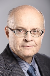 Cezary Wyszecki, Doradca Techniczny w dziale sprzedaży pośredniej środków smarnych w Shell Polska.