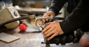 Inteligentny wybór dla warsztatu – niezawodne śrubówki używane, które trzymają parametry