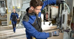 Odzież robocza Mewa Dynamic Industry może być stosowana w różnych sektorach przemysłu i rzemiosła.