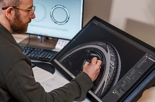 VREDESTEIN PODNOSI WYDAJNOŚĆ I POPRAWIA WYGLĄD OPON CAŁOROCZNYCH