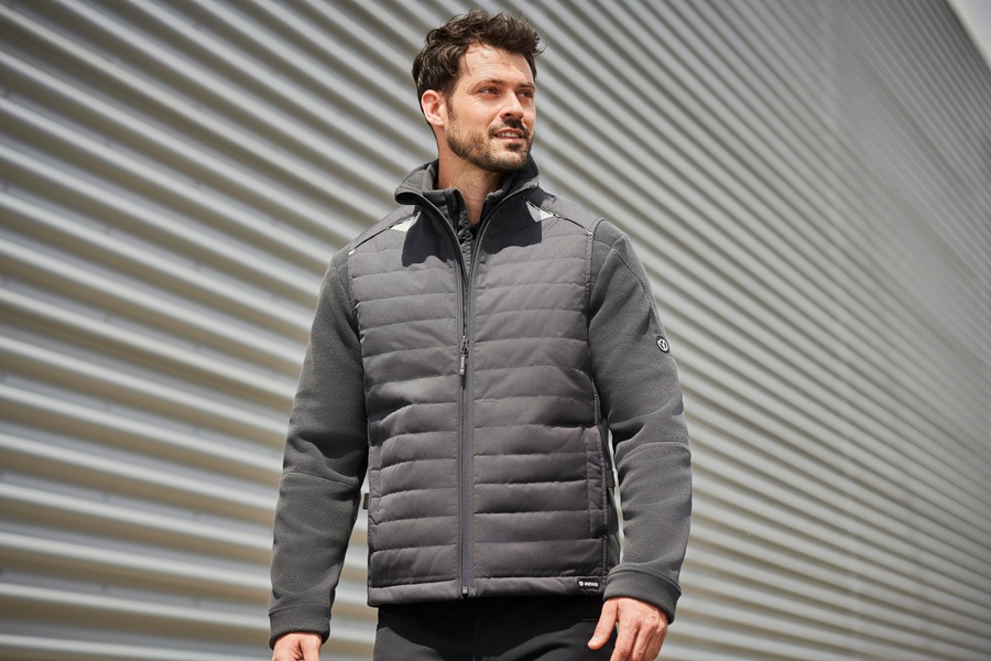 Na Międzynarodowych Targach Ochrony Pracy, Pożarnictwa i Ratownictwa SAWO w Poznaniu w dniach 14–16 kwietnia firma Mewa zaprezentuje ergonomiczną odzież ochronną i roboczą dla przemysłu i rzemiosła, urządzenie do czyszczenia części oraz asortyment artykułów BHP.