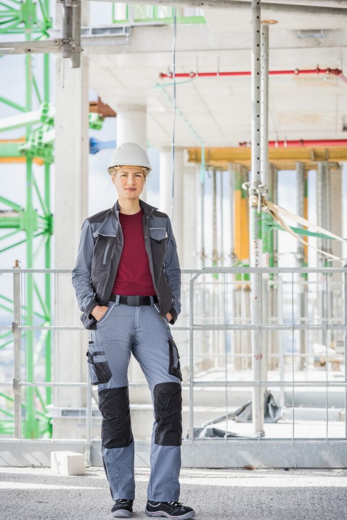 ODZIEŻ ROBOCZA TYPU UNISEX DLA KOBIET