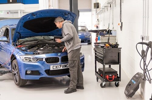 DLACZEGO SAMOCHÓD NIE ODPALA ZIMĄ? AKUMULATOR TO TYLKO JEDNA Z MOŻLIWYCH PRZYCZYN